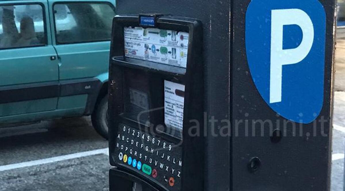 A Rimini le auto elettriche pagano le strisce blu - 