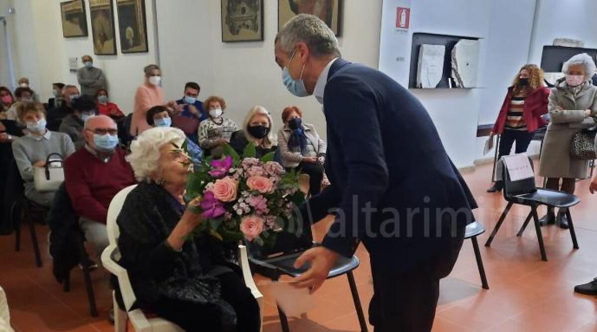 La prof.ssa Fernanda Argnani compie 100 anni, gli auguri del Sindaco - 