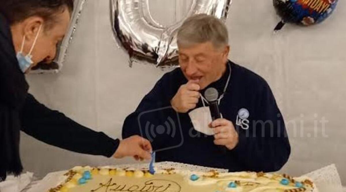 Maxi torta e festa a sorpresa per i 70 anni di Don Fiorenzo Parroco di Coriano - 