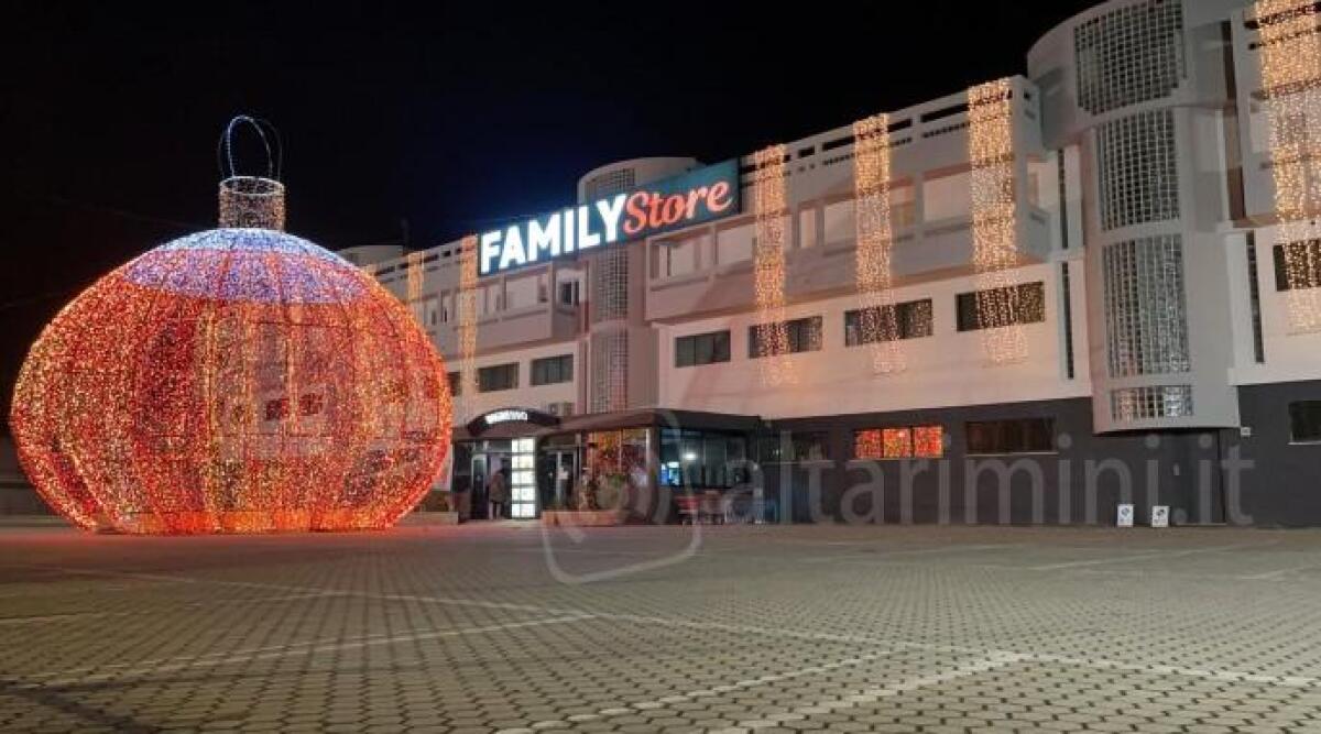 Il Family Store di Misano aperto anche a Natale. Corsa agli acquisti, c'è la carta fidelity a punti -