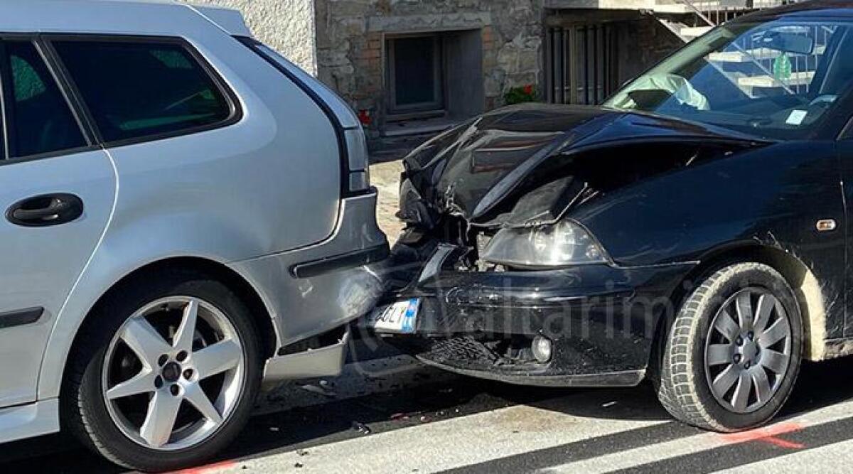 Tamponamento tra due auto: problemi al traffico a Secchiano di Novafeltria - 
