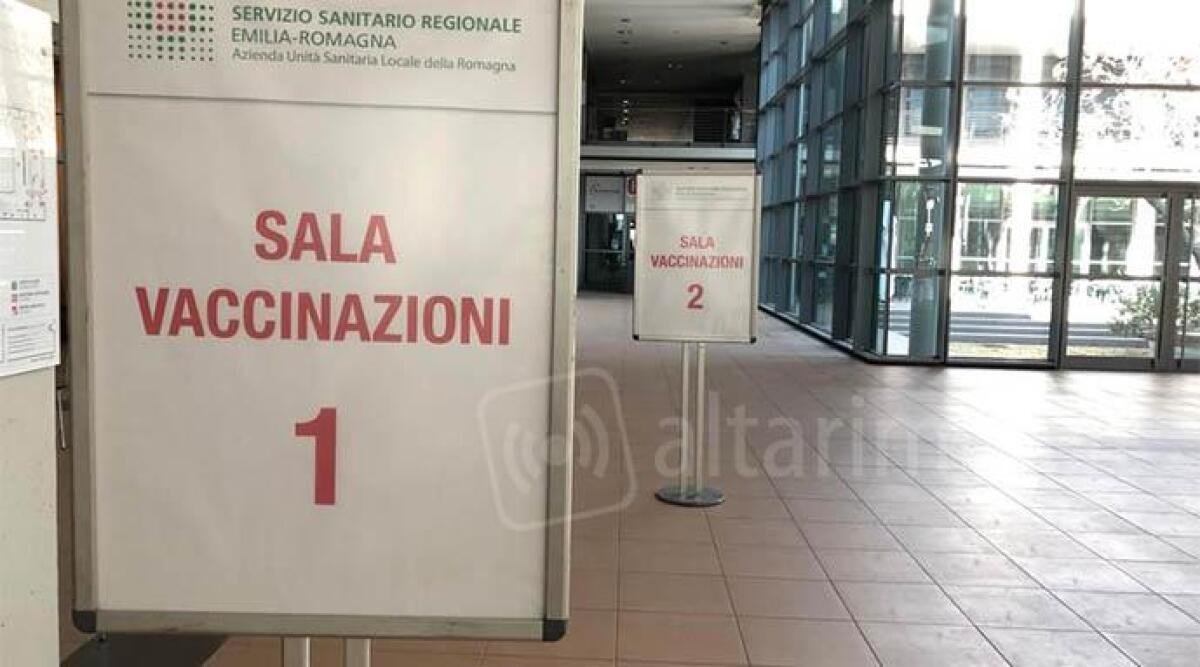 Covid, nuovi orari per i punti vaccinali della provincia di Rimini - 