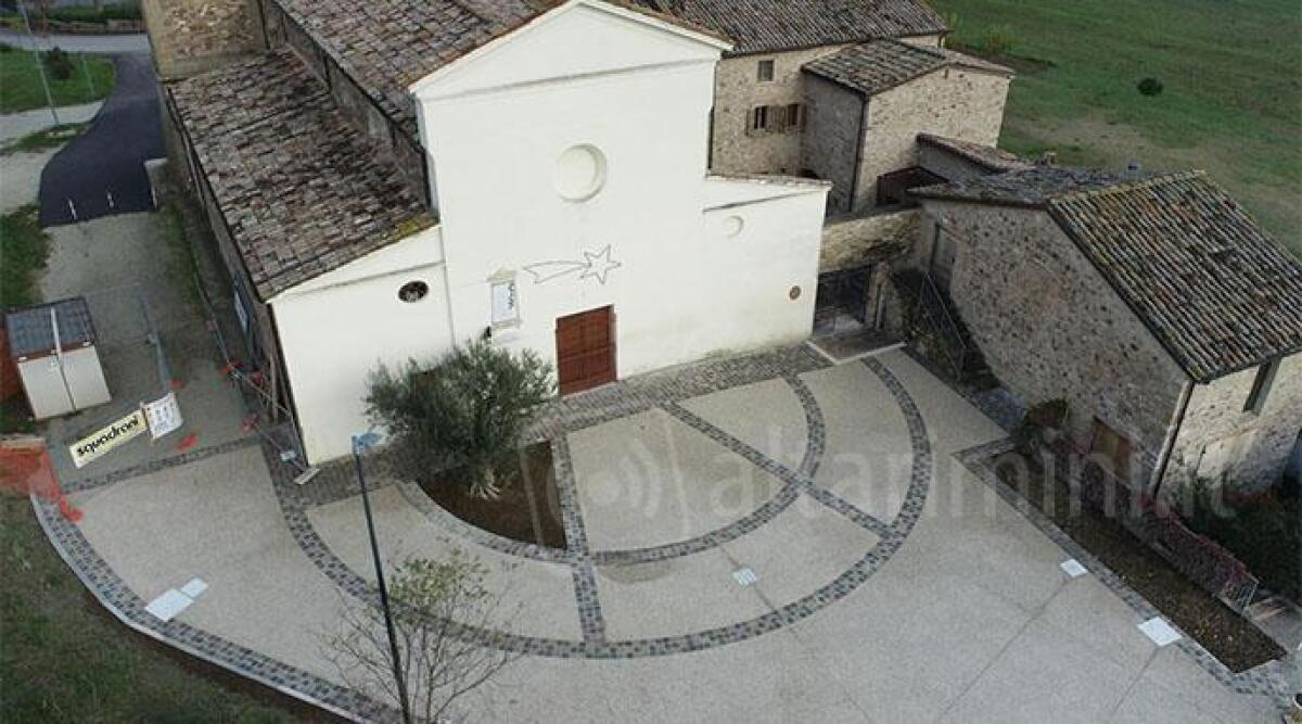 Nuovo sagrato per la pieve di Secchiano: il Vescovo all'inaugurazione -