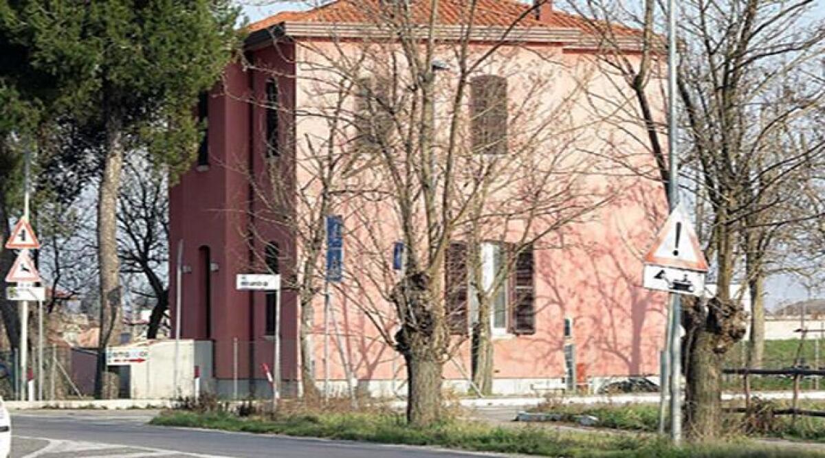 "Bomba" all'edificio che ospita richiedenti asilo, giovane patteggia: lavorer&agrave; nella struttura - 