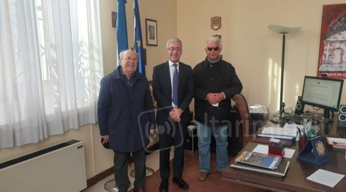 L&rsquo;Associazione pittori romagnoli dona quadri alla Prefettura di Rimini - 
