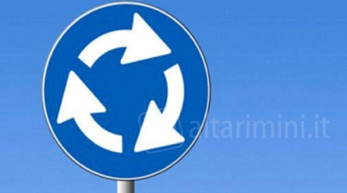 Rimini, nuova rotatoria tra vie Flaminia e Circonvallazione Meridionale pronta a fine 2022 - Cartello stradale di rotatoria REPERTORIO