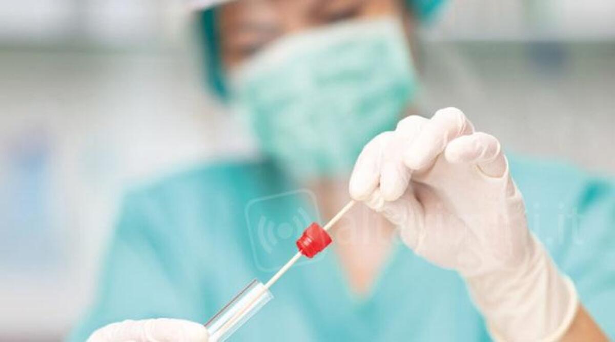 Il virus corre nelle scuole, a Novafeltria nuovo giro di tamponi con postazione mobile -