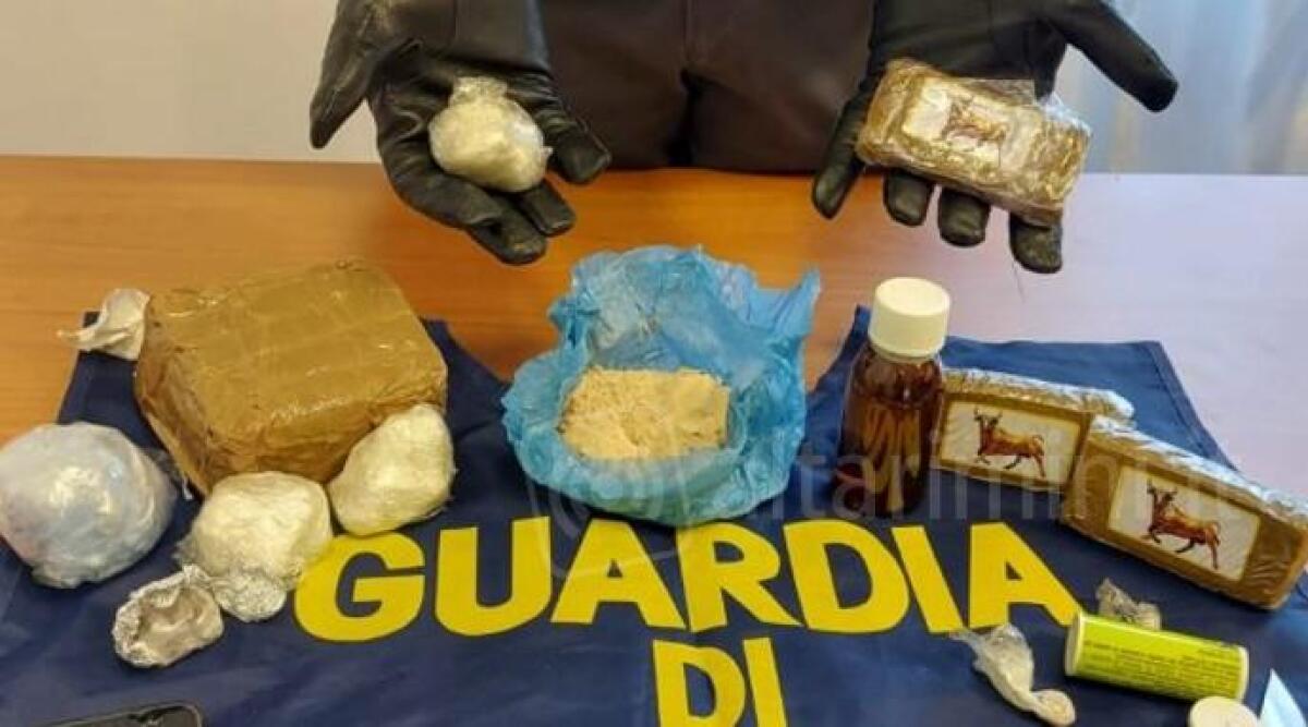 In auto con eroina ed hashish, 53enne residente a Bellaria in manette - 