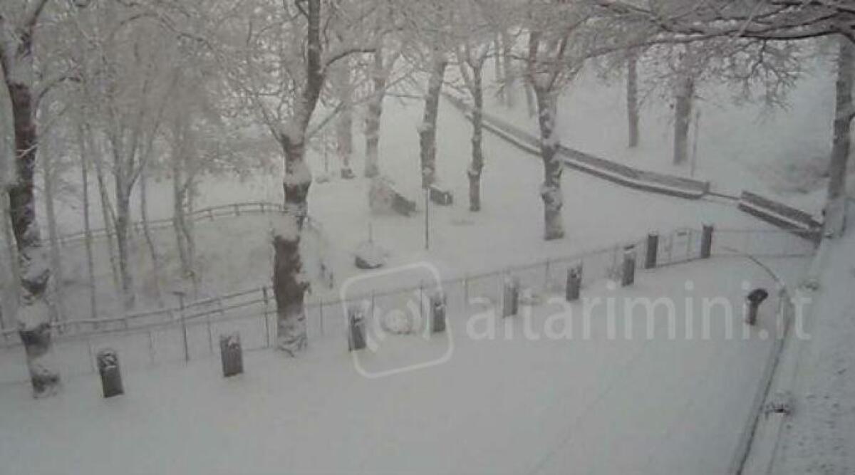 Meteo, nel riminese dopo il caldo anomalo tornano il freddo e la neve -