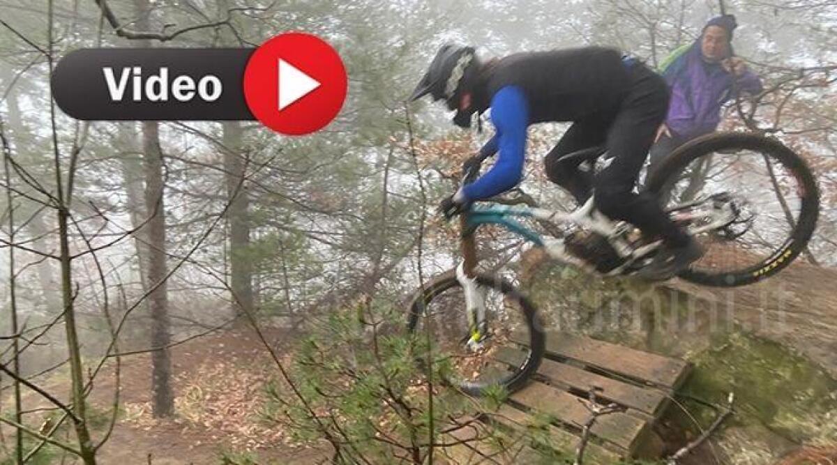 VIDEO La Nazionale Downhill sui sentieri del Pincio, l'allenamento &egrave; uno spettacolo - 