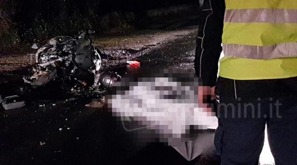 Moto contro albero, la vittima è Piergiorgio D'Orazio originario di Misano -