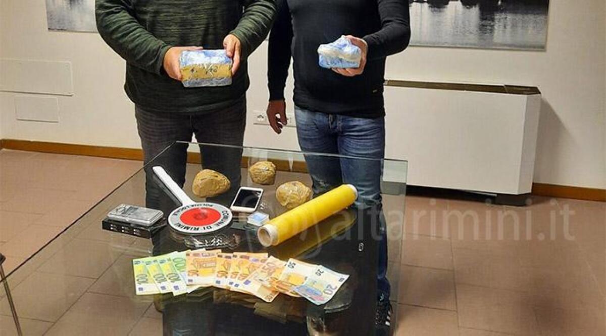 Droga e soldi tra i detersivi della lavanderia, arrestata la titolare e un 45enne albanese - 