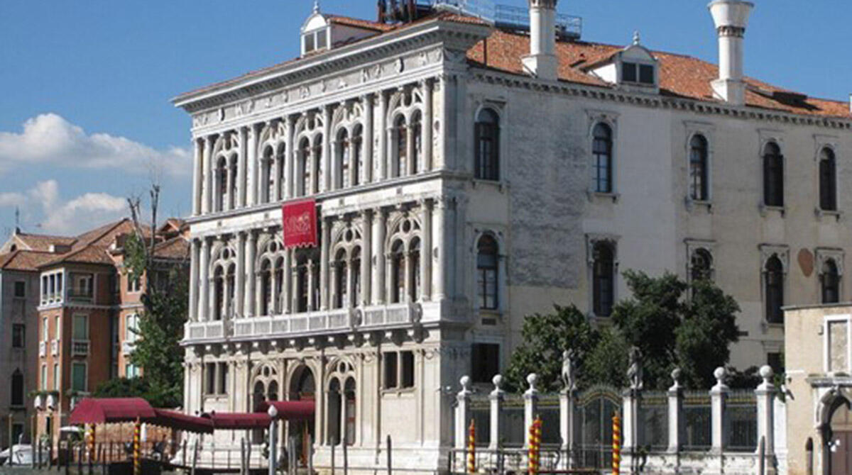 Con siti e app che ne sarà dei casinò tradizionali? - L’elegante sede del casinò di Venezia a Ca’ Vendramin Calergi sul Canal Grande. (Immagine: Wikimedia Commons)