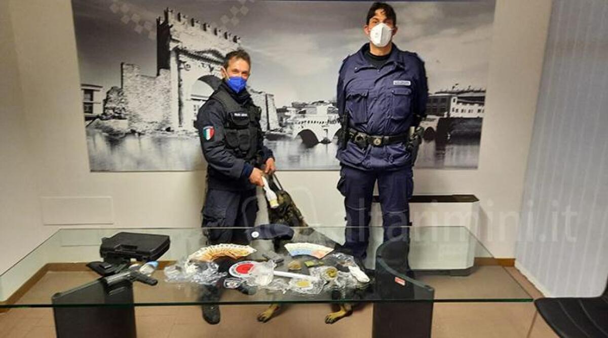 Cocaina, hashish, marijuana e una pistola: arrestato un imprenditore della zona Celle di Rimini - 