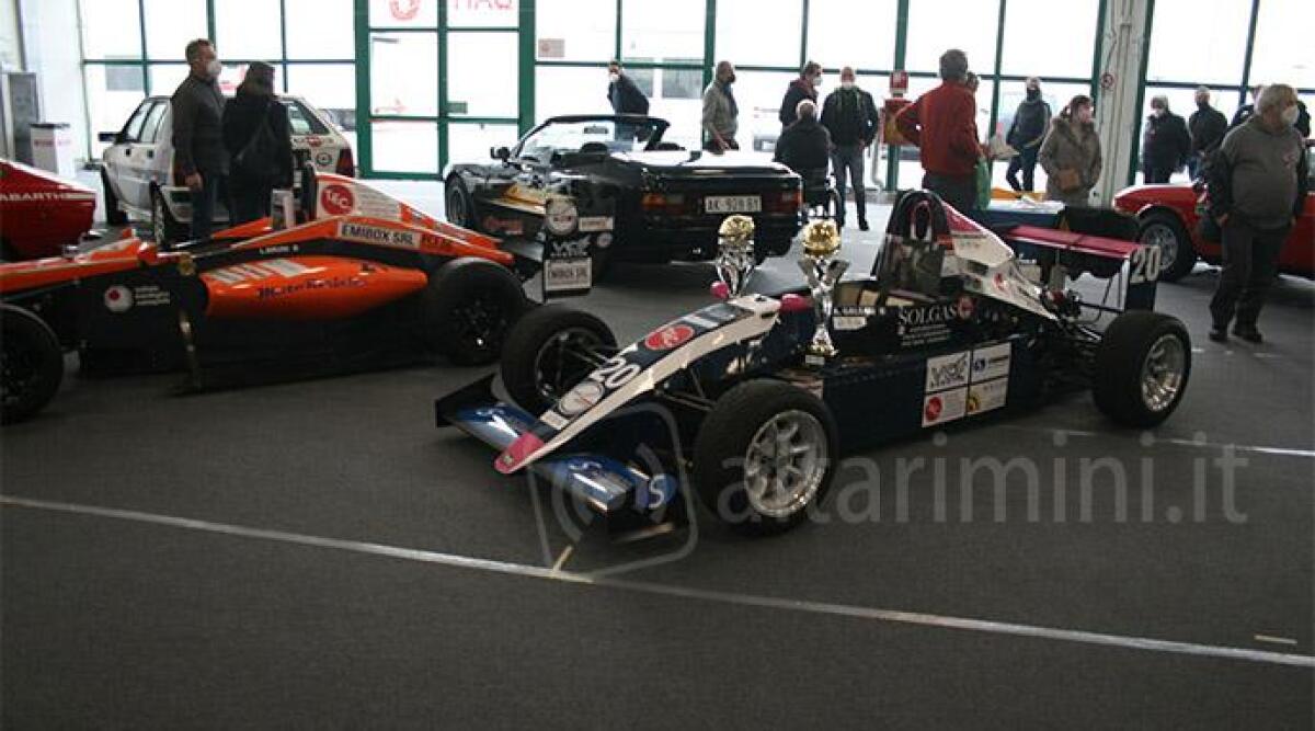 Santarcangelo, la scuderia HF in vetrina alla mostra scambio "auto-motociclo d'epoca" -