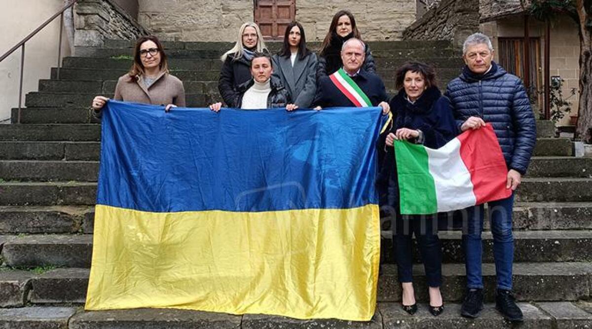 Novafeltria, in municipio sventola la bandiera dell'Ucraina - 