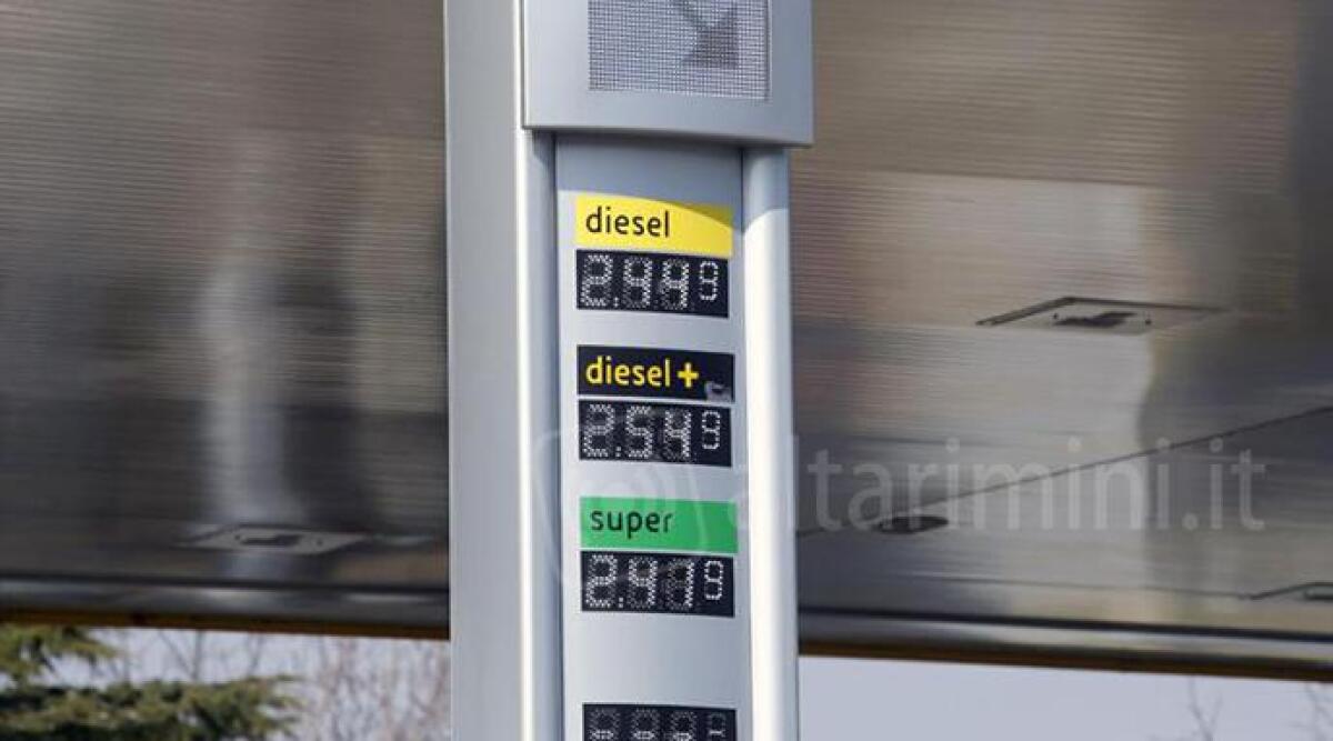 San Marino, taglio 25 centesimi su import benzina e gasolio  -
