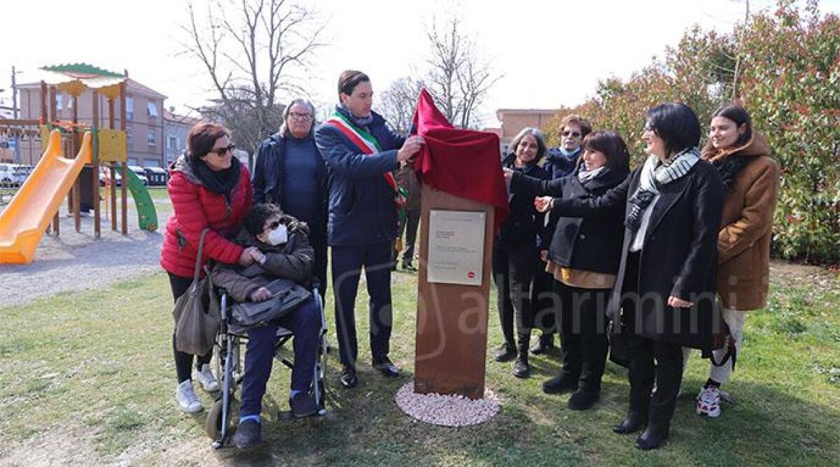 Il ricordo delle vittime della strage di Ustica: inaugurata stele al parco di via Sartoni - 