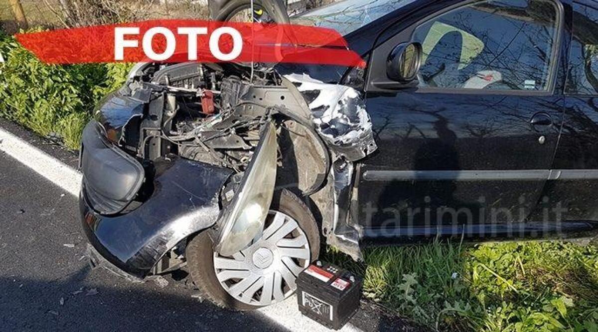 Frontale a Montefiore Conca, coinvolti anche due bambini -