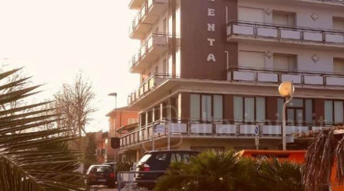 Ucraina: hotel di Rimini diventa centrale di accoglienza&nbsp;di donne e bambini - 