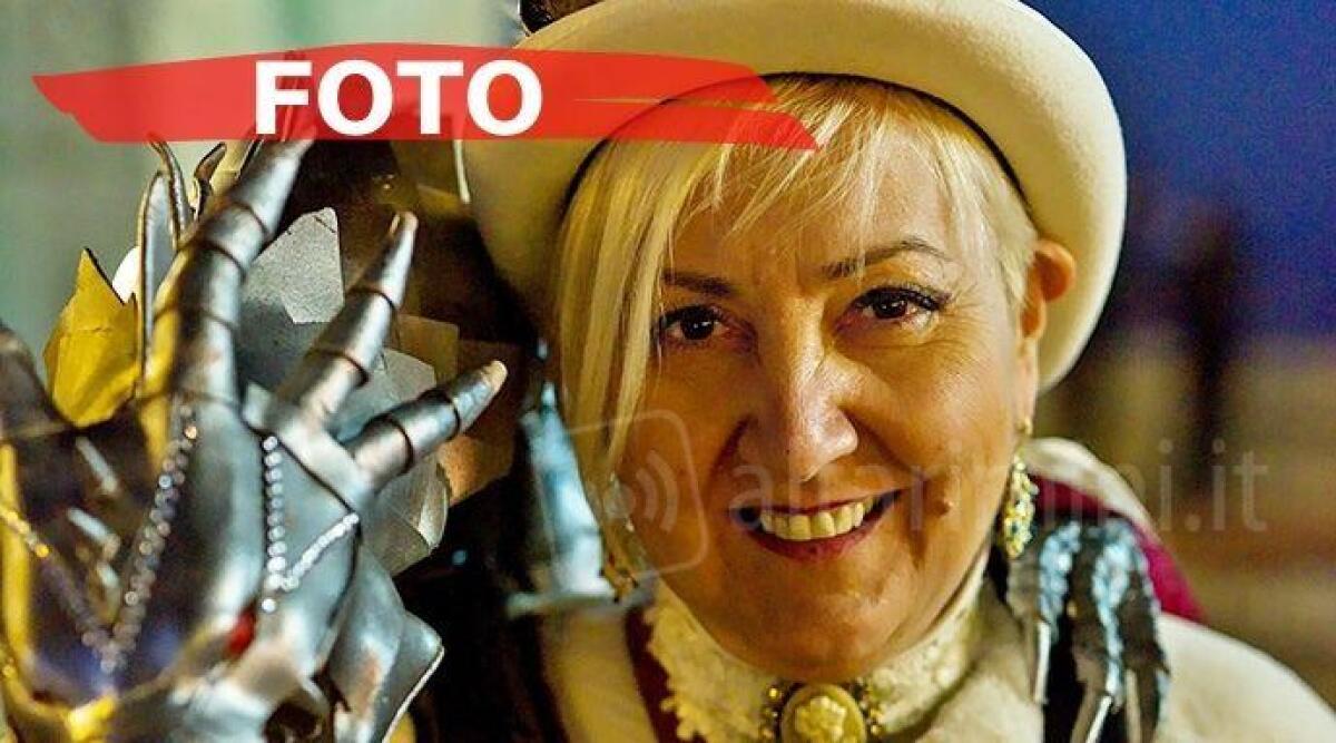 A Venezia la riminese Cinzia Mandrelli vince il premio &quot;La Maschera pi&ugrave; bella&quot; - 