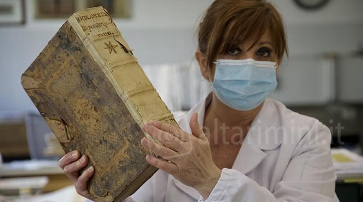 Rimini, restaurati tre libri di oltre 700 anni fa - 