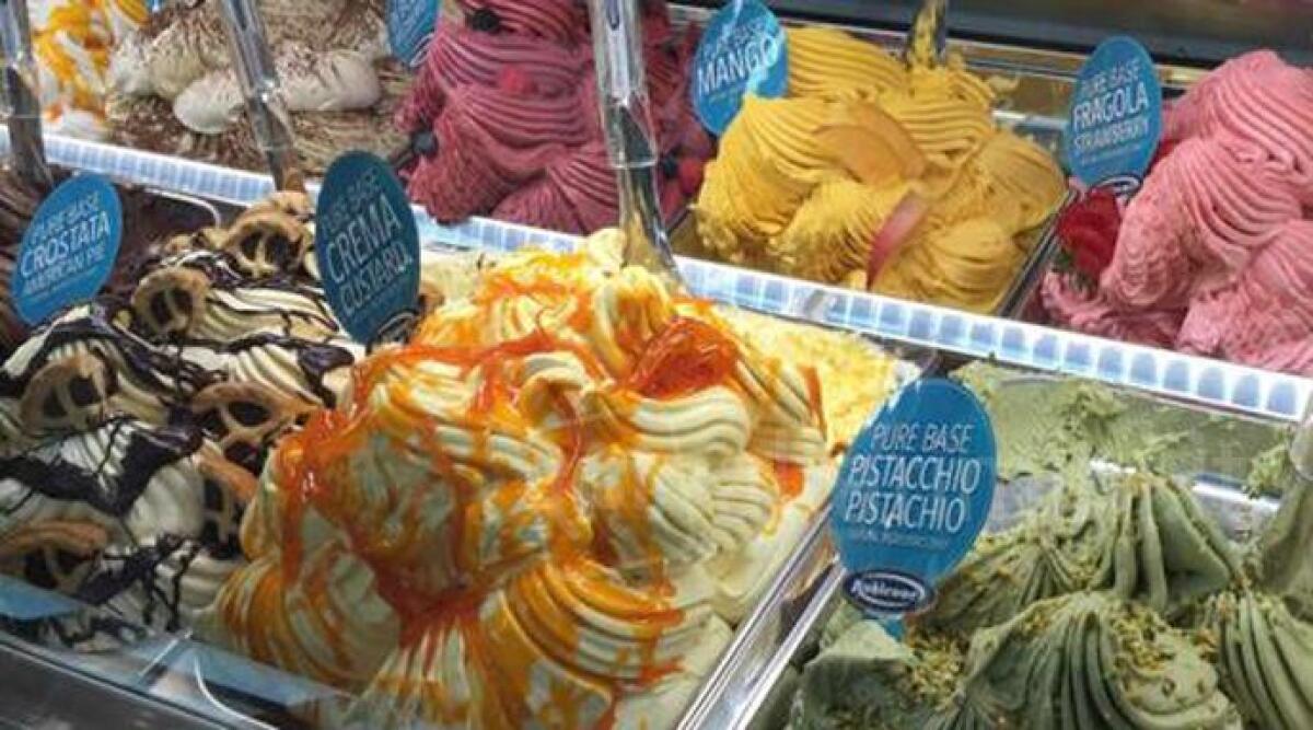Gelato alla bava di lumache e al tartufo bianco: le novit&agrave; in vetrina al Sigep - Vaschette di gelato al Sigep ARCHIVIO