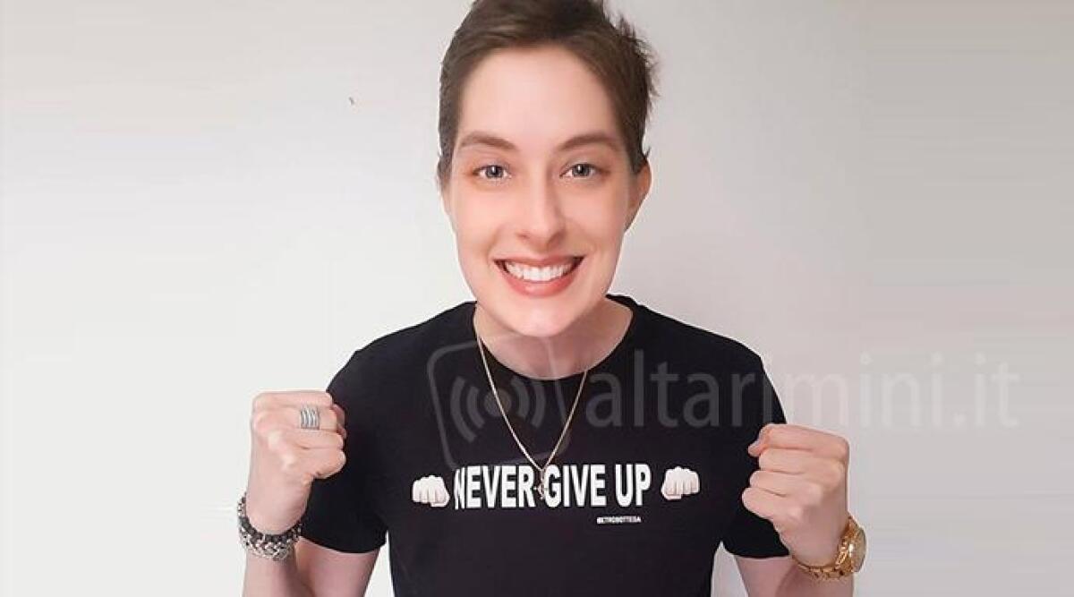Veronica Lisotti, dalla battaglia contro un linfoma alla beneficenza con una speciale t-shirt - 