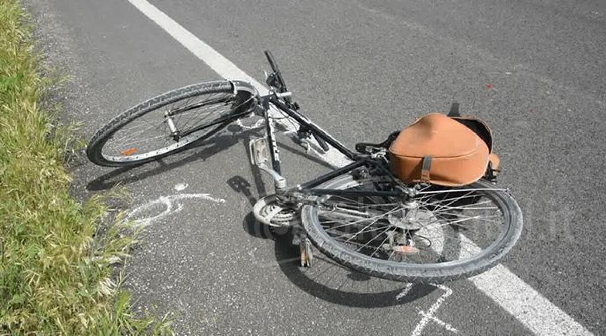 Pirata della strada investe un ciclista sulla via Emilia e scappa. E' caccia all'investitore - 