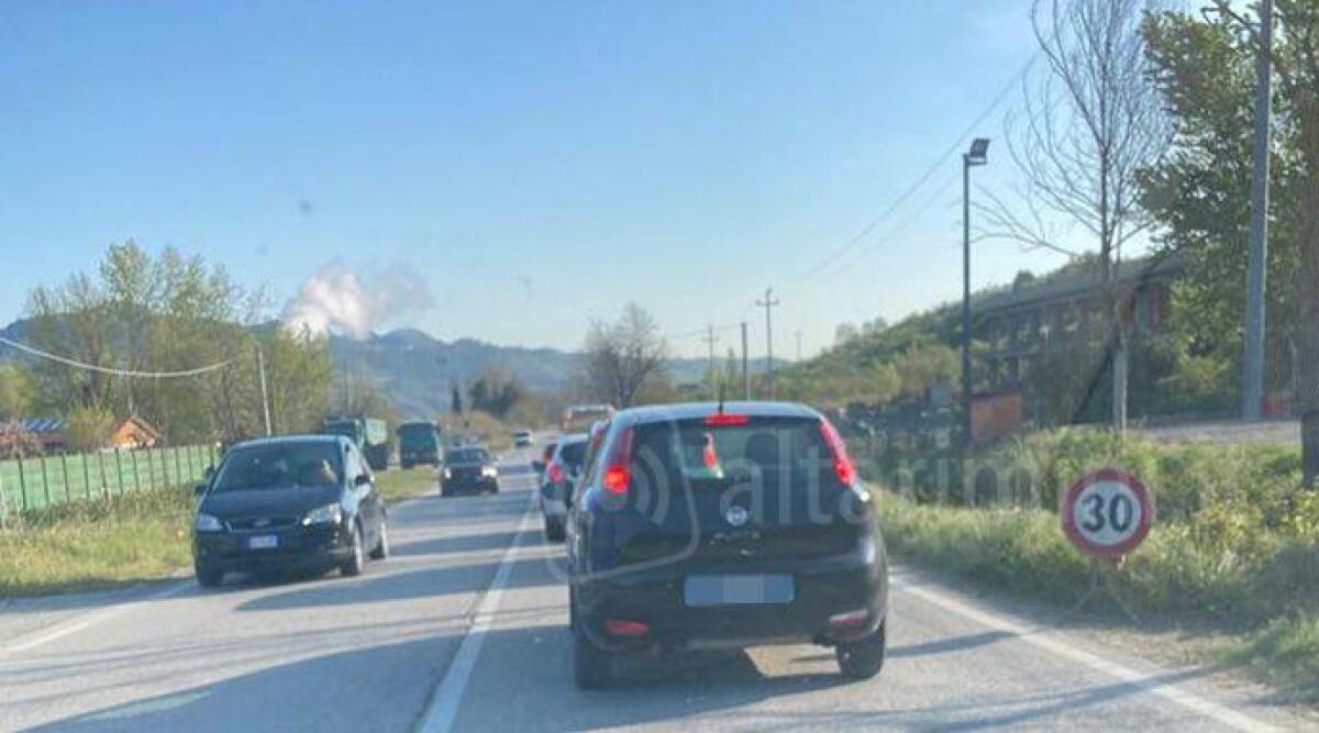 Nuova Marecchiese veloce, ora sono tutti d'accordo: approvazione unanime al progetto - Traffico sulla strada Marecchiese all'altezza di Pietracuta di San Leo