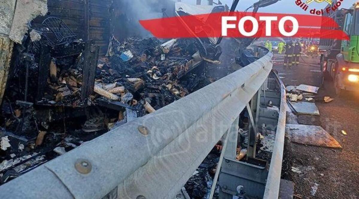 Tragedia in autostrada, camion sbanda e urta lateralmente: conducente morto carbonizzato - 