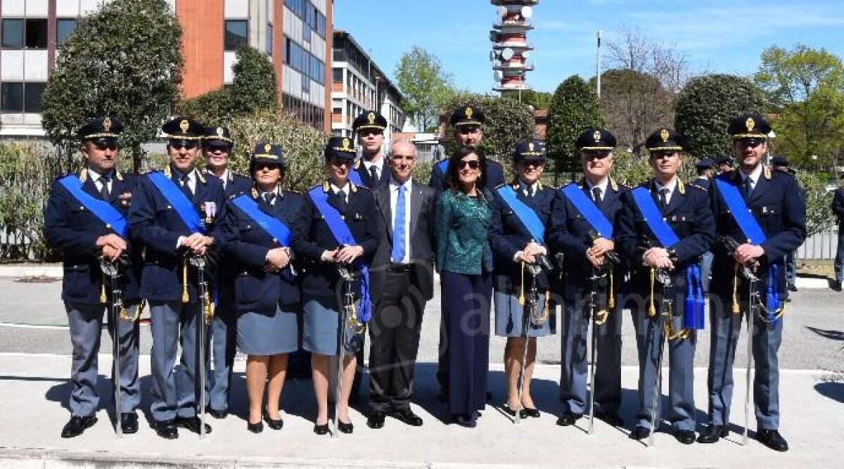 Rimini, celebrati i 170 anni della Polizia. Ecco gli agenti eroi premiati - 