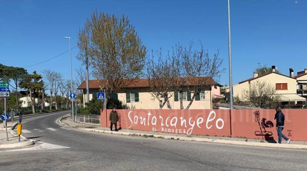 Santarcangelo, il writer abbellisce con un murales la rotatoria -