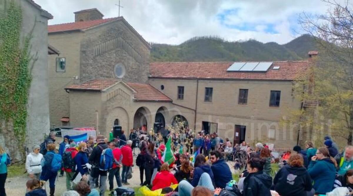Camminata per la pace Casteldelci Fragheto, oltre 400 partecipanti -