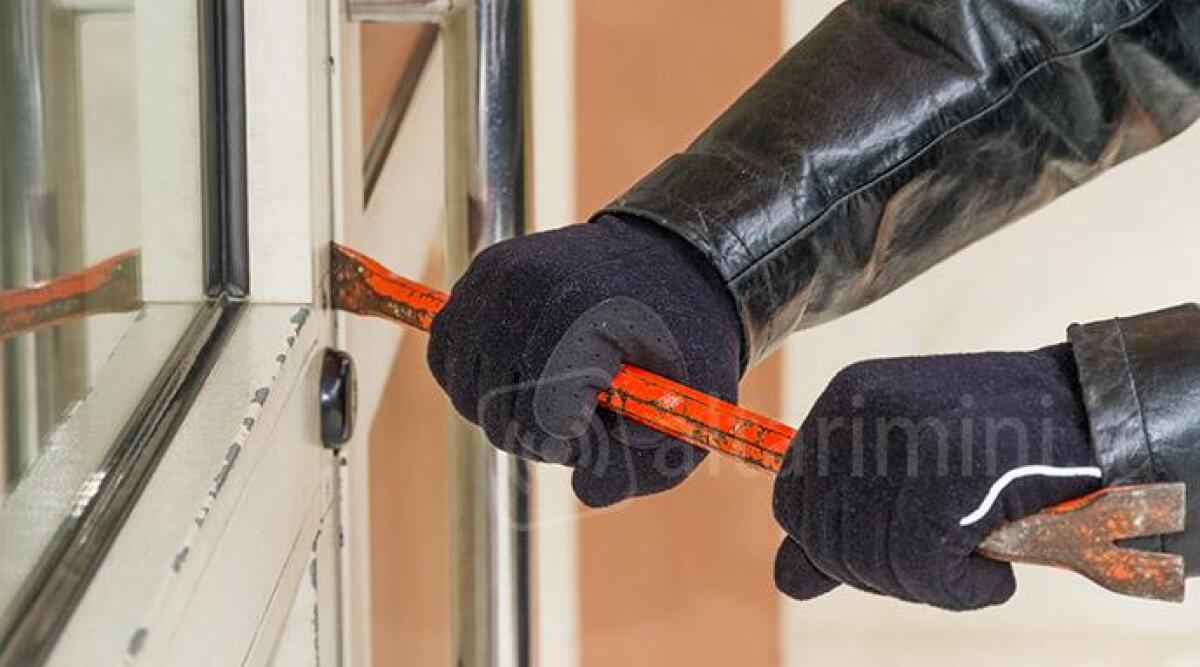 Passante chiama la Polizia: arrestati per tentato furto in abitazione - Foto di repertorio