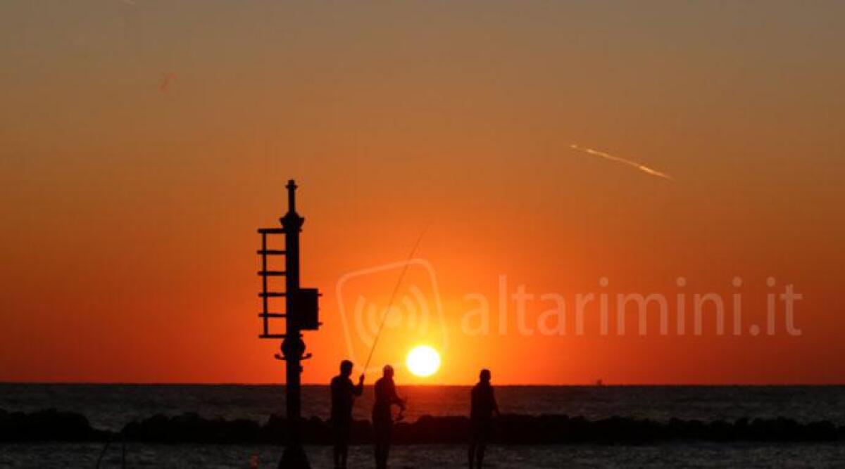 Rimini, ancora caldo estivo: nell'entroterra si sfioreranno i 30 gradi - Foto Pierluigi Missiroli
