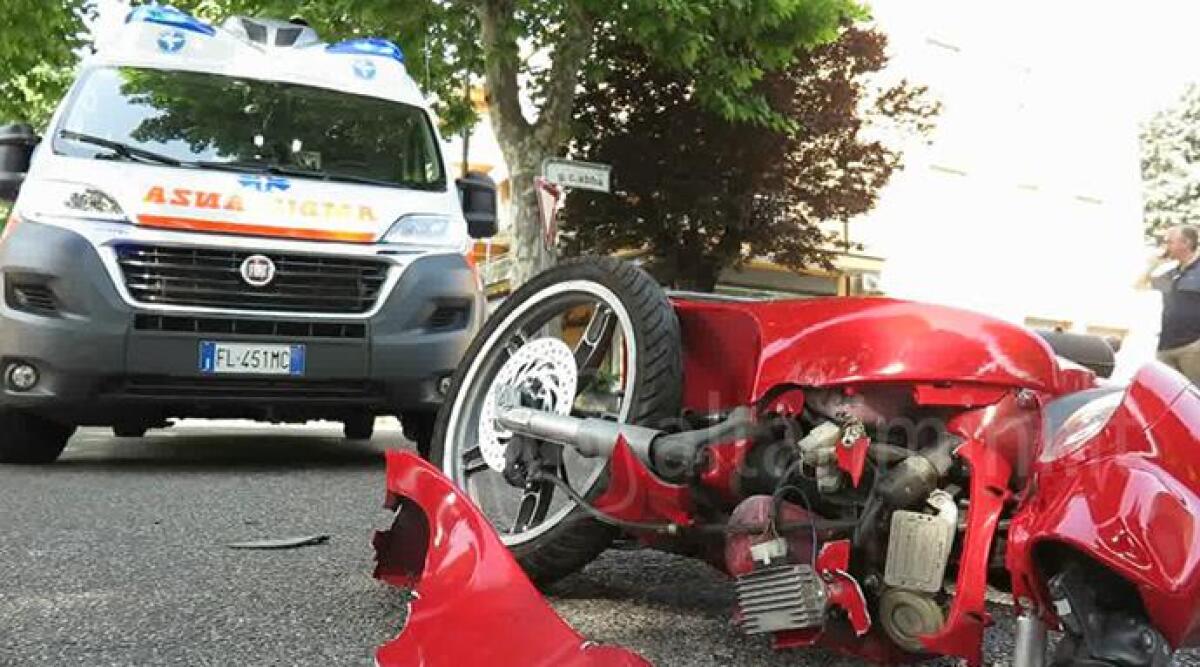 Perde il controllo dello scooter e cade, ferita minorenne -