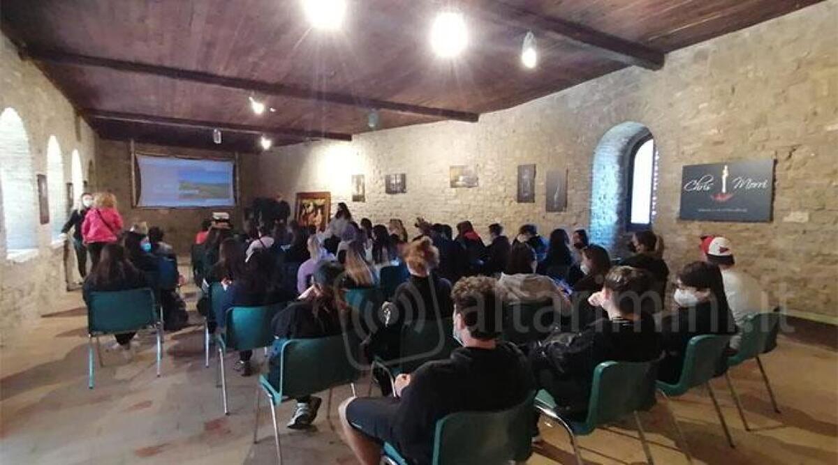 Studenti bolognesi a Montefiore Conca a lezione di turismo -