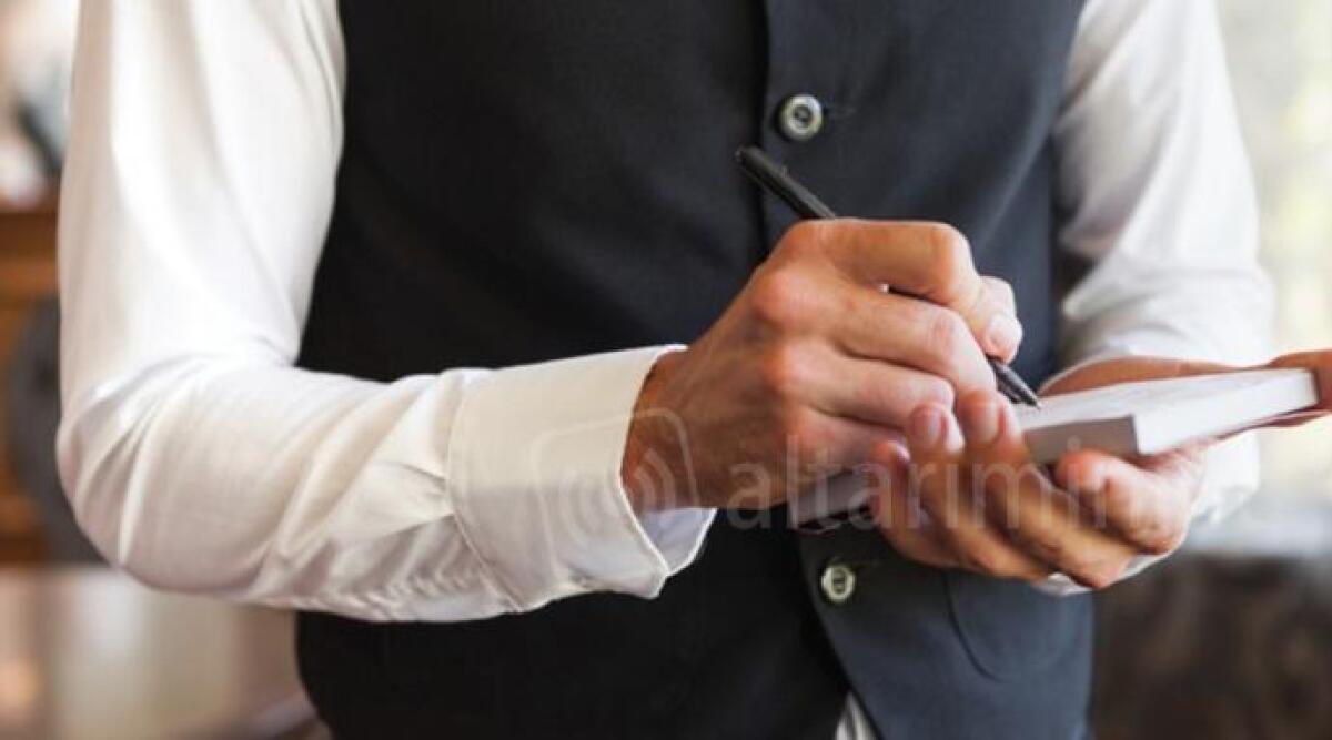 Ristoratore cerca personale rivolgendosi ai genitori: "mandate i vostri figli a fare la stagione" -