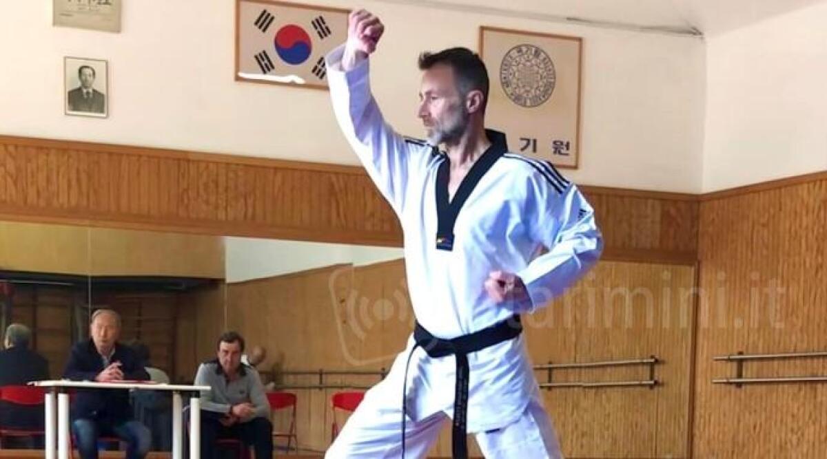 Roberto Betti del Taekwondo Riccione ottiene il 7&deg; Dan davanti al Maestro Chung Kwang Soo - 