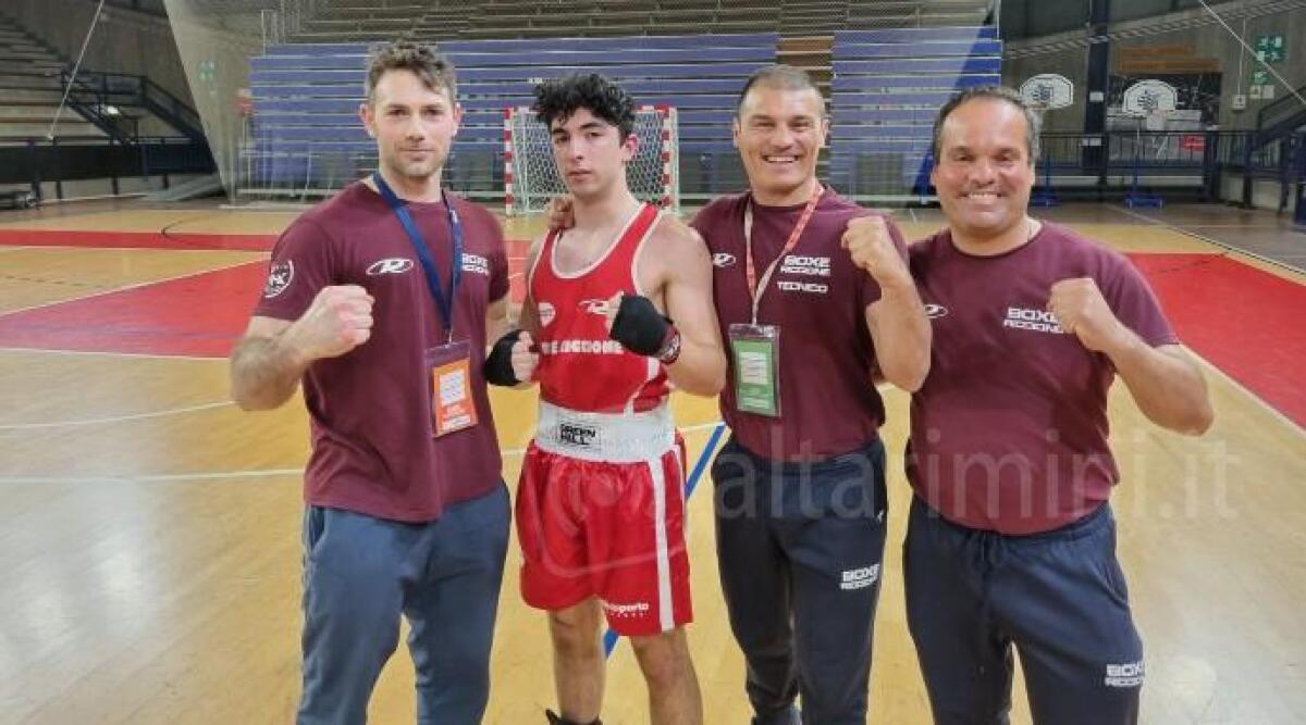 Massimo Palmieri della Boxe Polisportiva Riccione vince al Memorial Biagini di Rimini - 