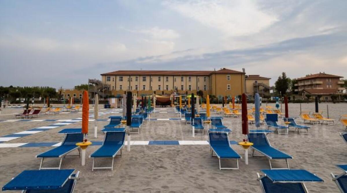 Pizza in spiaggia per i giovani ospiti del Sol et Salus di Torre Pedrera - 