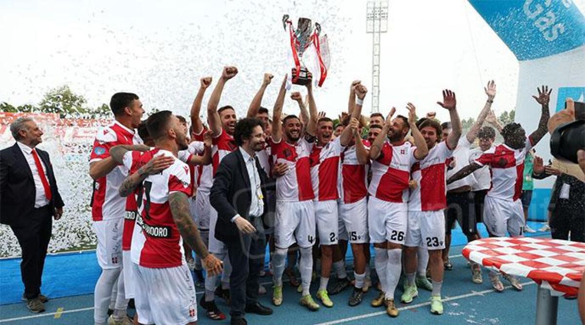 Rimini Calcio chiude sconfitto ma felice: le immagini della festa del Neri -