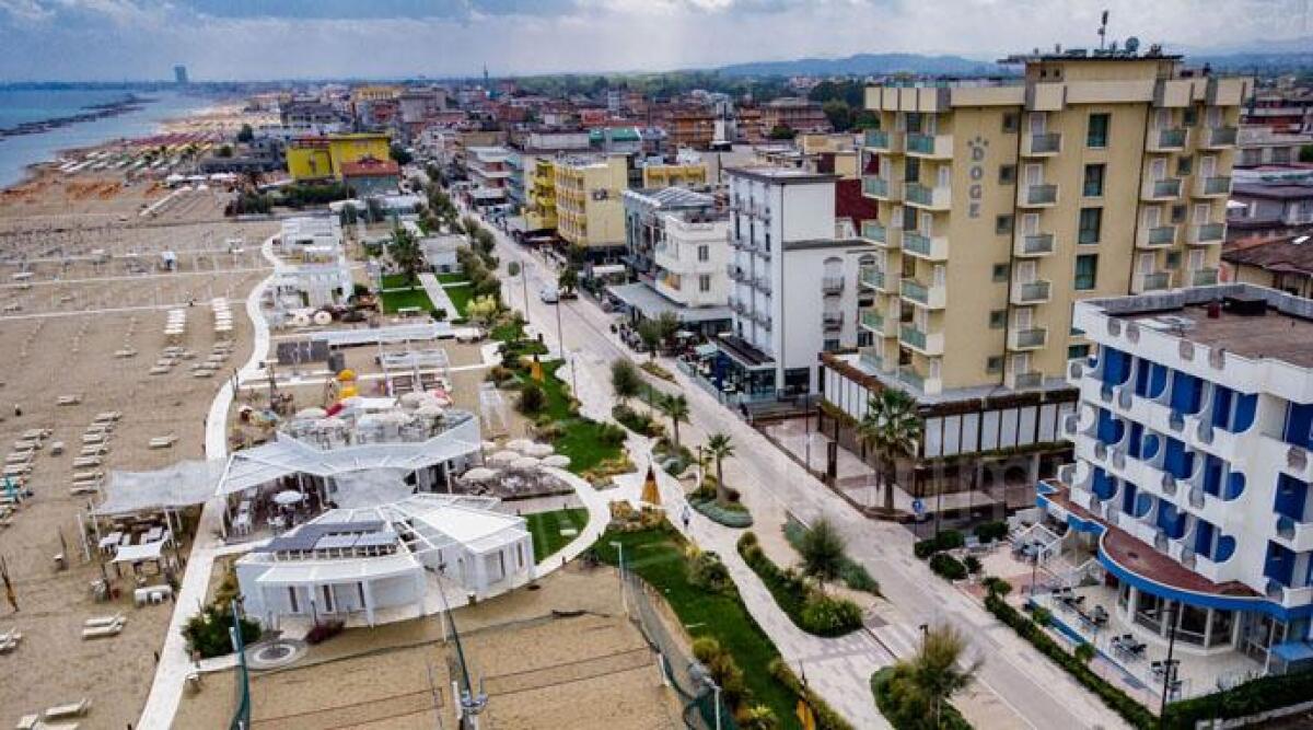 Viserba, stop a moto e scooter nel tratto del Parco del Mare tra le vie Bologna e Polazzi - 