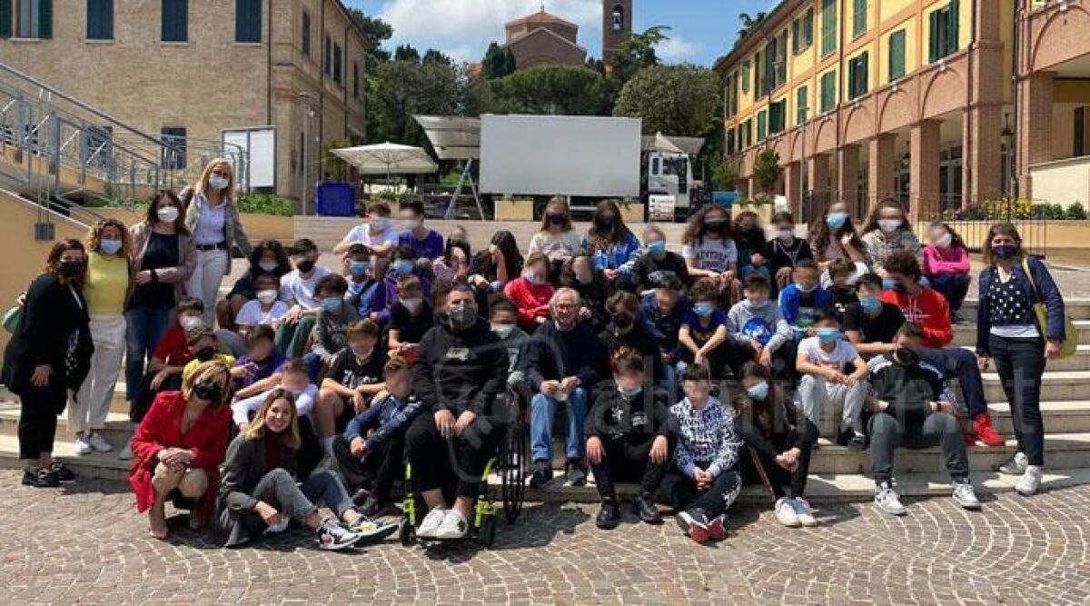 Sara Bucci presenta il suo libro ai giovani studenti di Coriano - 
