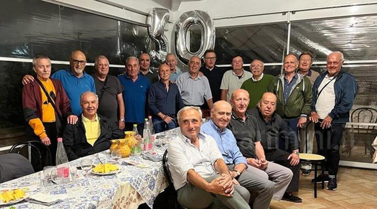 Dopo cinquant'anni il ritrovo degli ex alunni della classe V A del Valturio - 