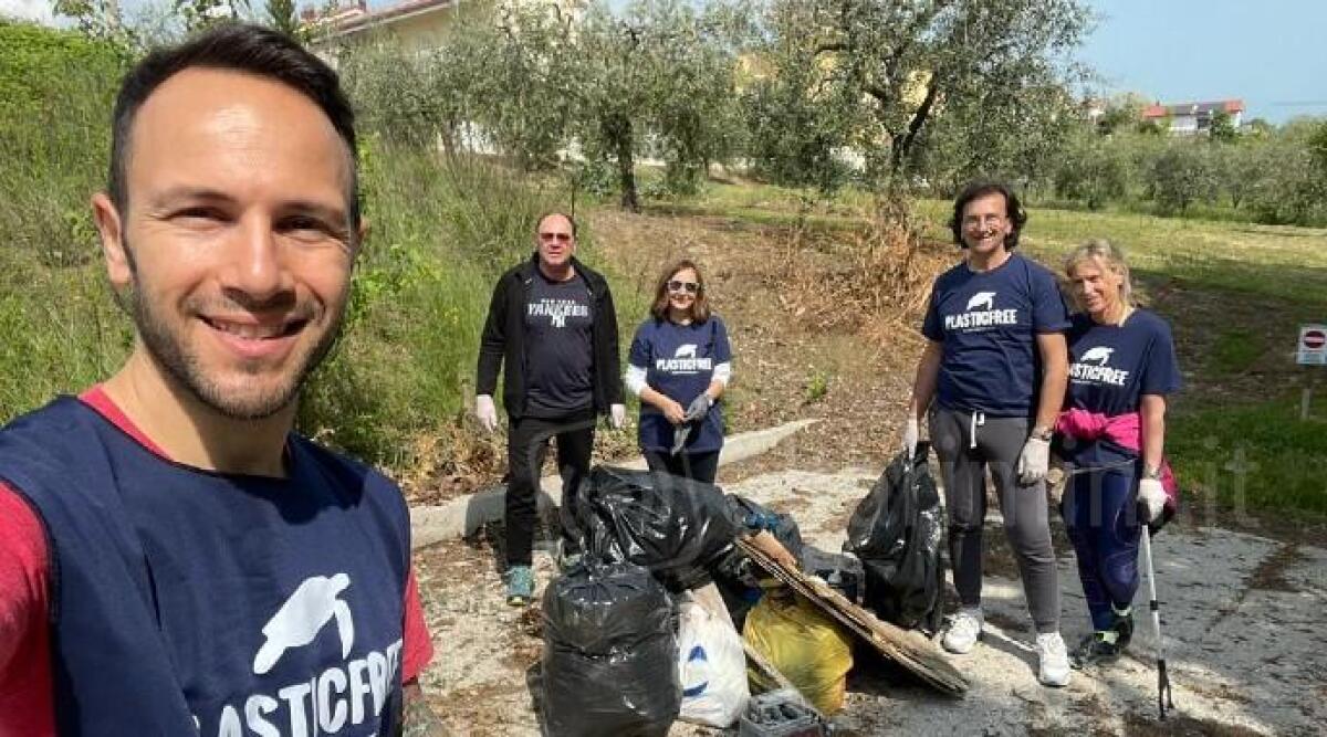 Coriano, oltre 20 sacchi di rifiuti raccolti a Sant'Andrea in Besanigo - 