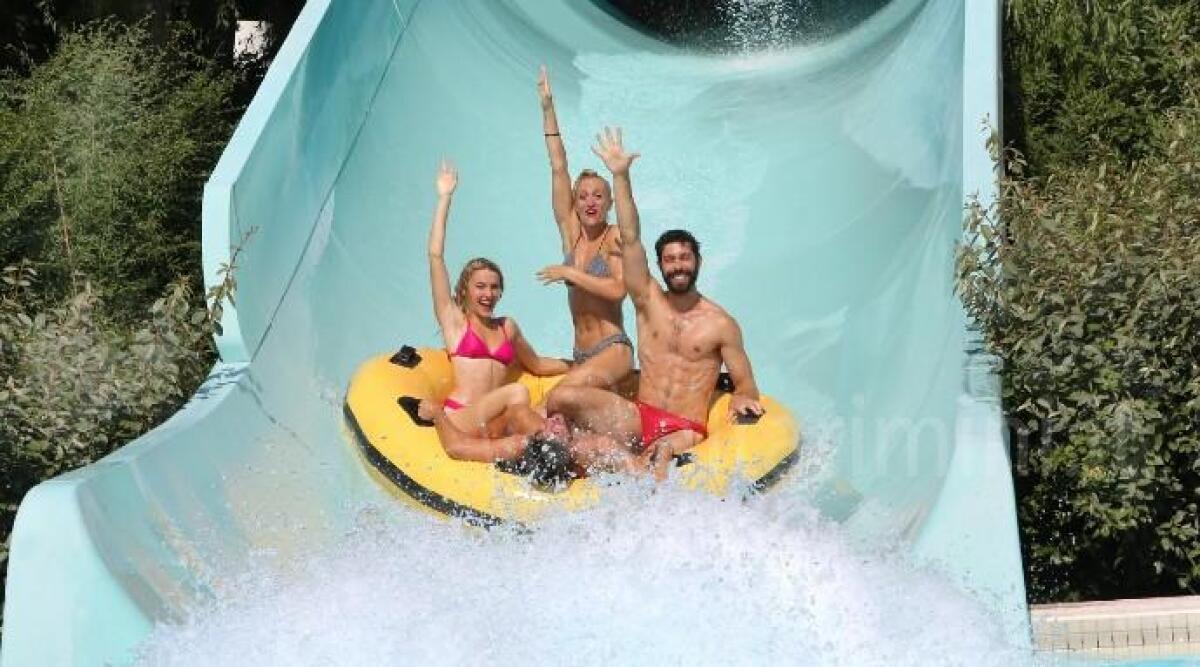 Divertimento per ragazzi e famiglie tra tiktoker e attrazioni dei parchi Costa - 