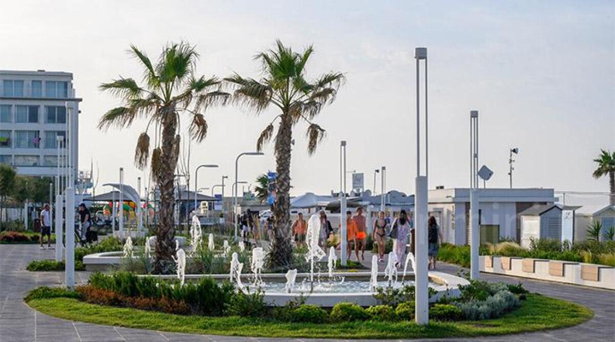Riccione, messo a nuovo secondo tratto della passeggiata Goethe e Shakespeare - 