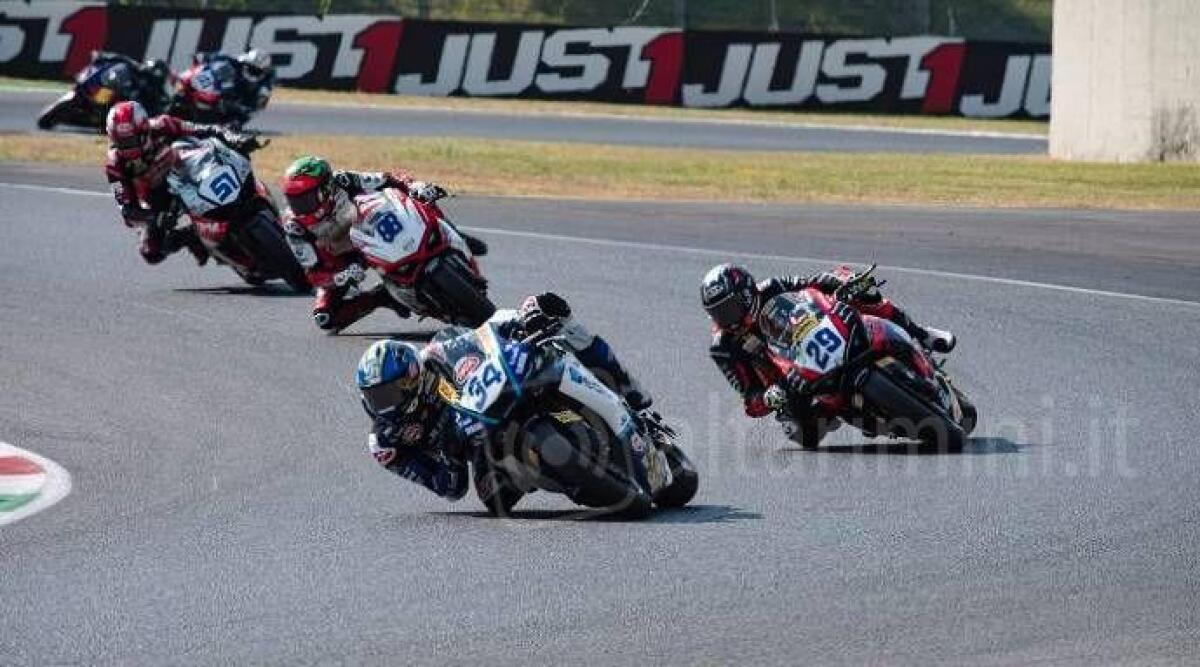 Moto, CIV al Mugello: doppietta di Pirro (Sbk). Vittoria di Pini in Moto3 -